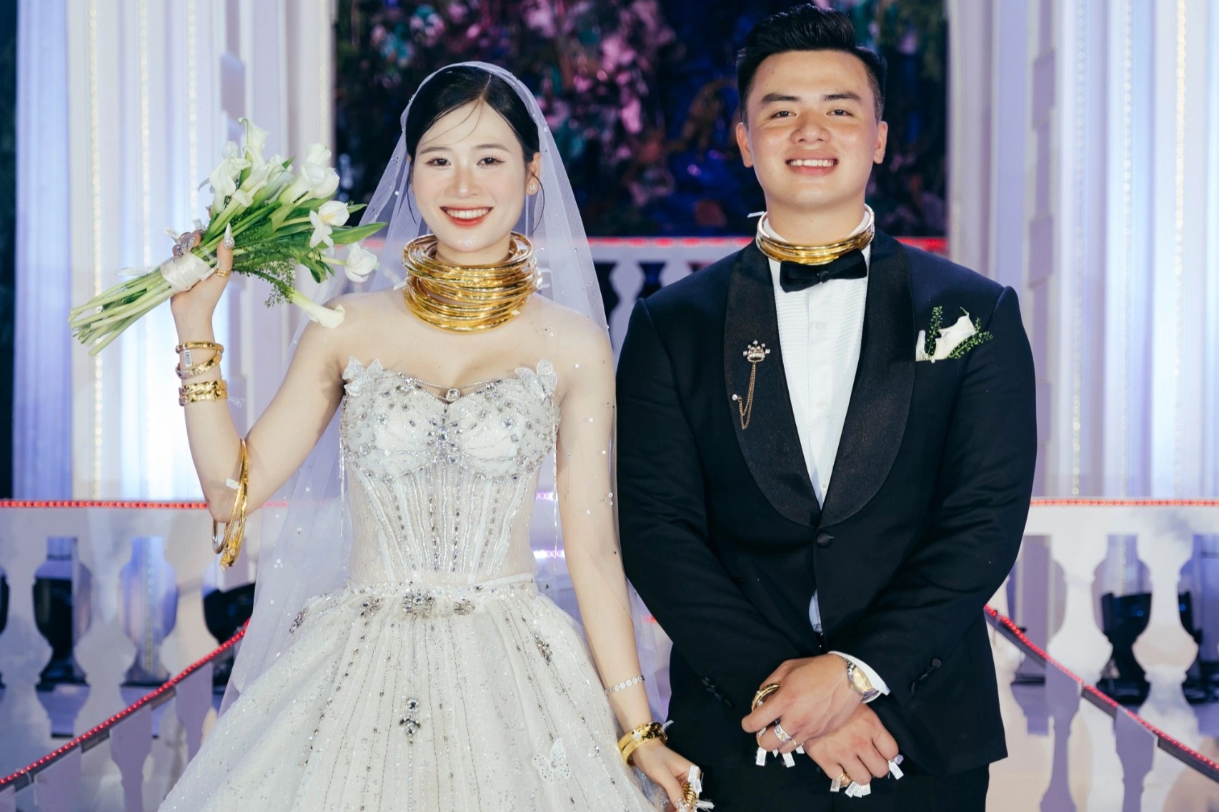 Tiết lộ hậu trường các đám cưới xa hoa của giới siêu giàu Việt
