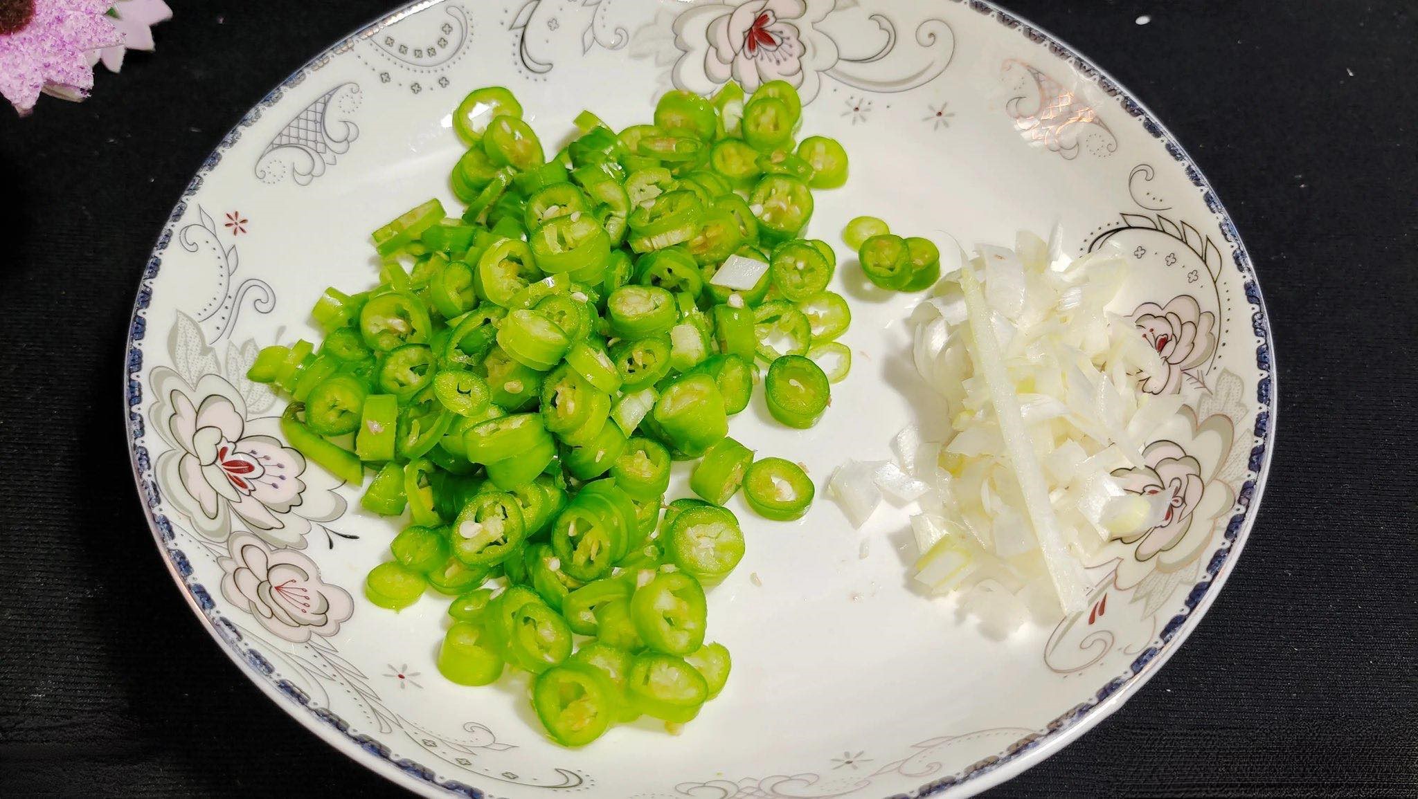canh-hat-sen-5-17191574455201628184031.jpg