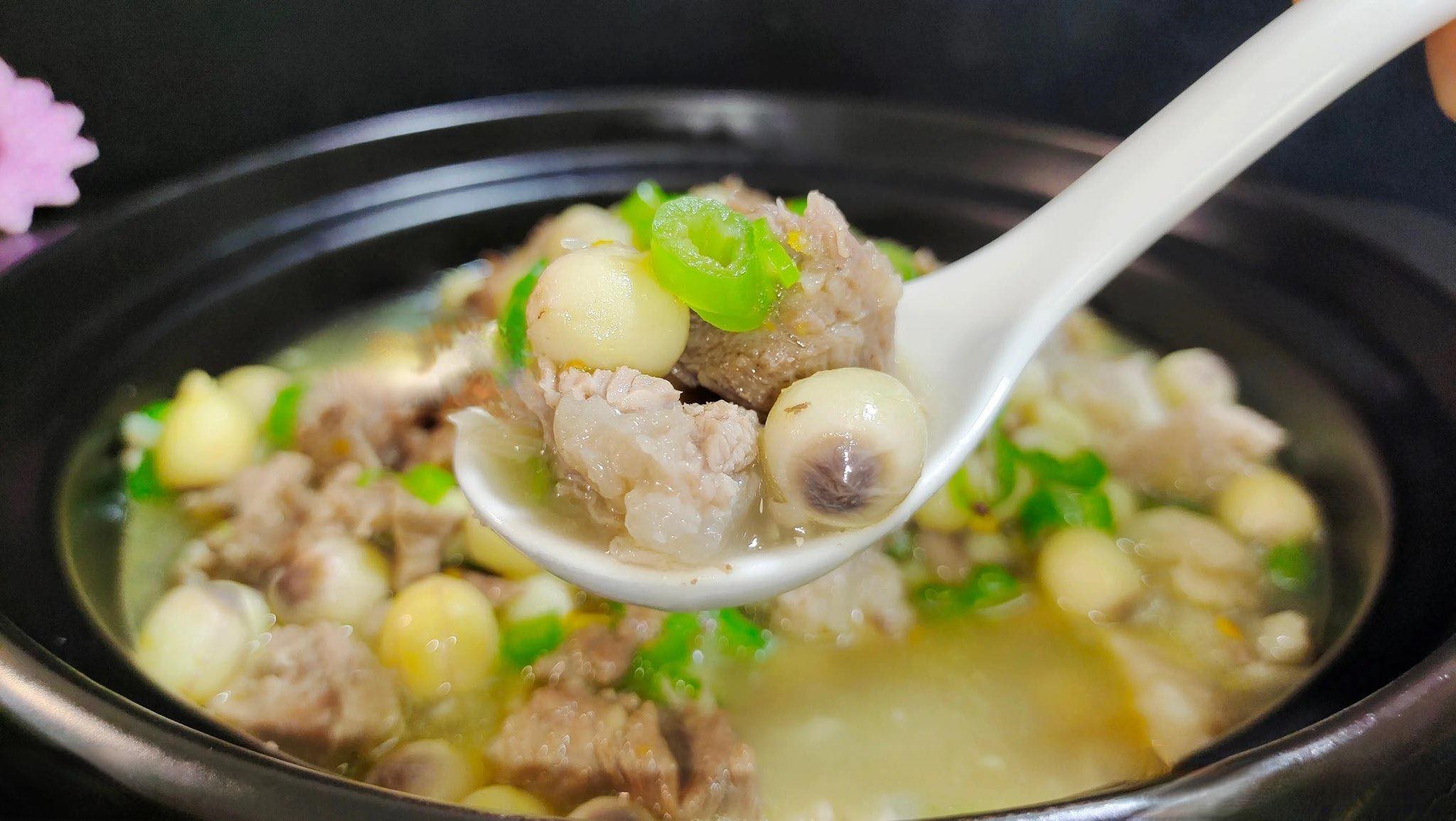 canh-hat-sen-ava-17191574455711330641894.jpg