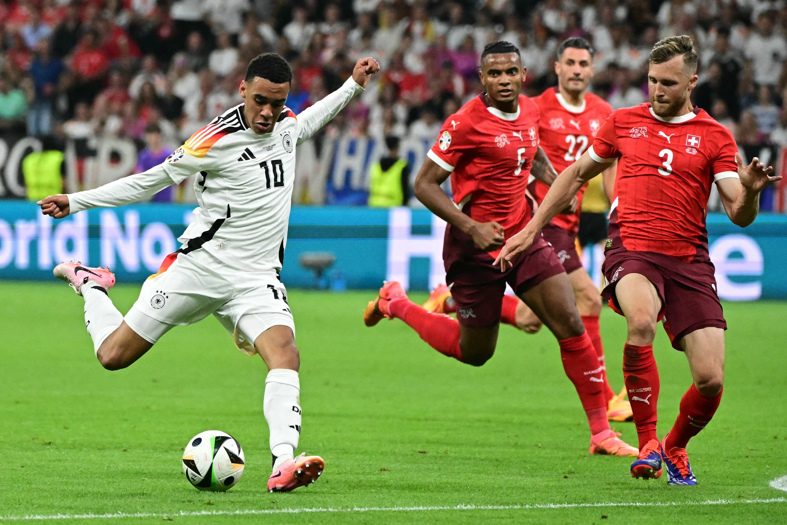 afp2024062334yk3qpv1highresfootballuefaeuro20241stroundday3groupaswitzerla-17195808727171817101742.jpg