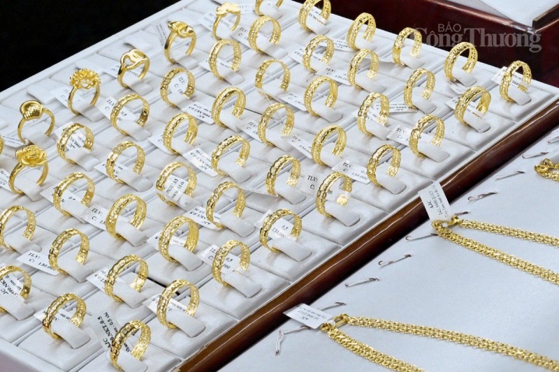 Giá vàng hôm nay ngày 30/6/2024, giá vàng SJC, giá vàng 9999, giá vàng 24k, giá vàng 18k 30/6/2024. Ảnh: Cấn Dũng