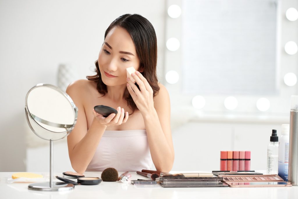 Bí Quyết Để Có Được Lớp Make-Up Không Bị Lem Mùa Hè