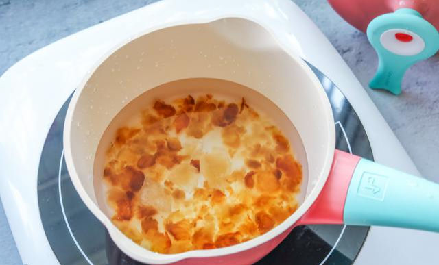 Chè dưỡng nhan đu đủ nhựa đào rất cần thiết cho chị em nào muốn làm đẹp.
