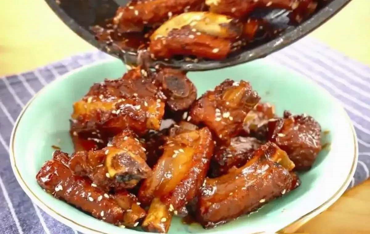 "Tại sao sườn heo lại có mùi tanh và cứng như gỗ sau khi chần?": Xem cách chế biến của đầu bếp mới biết sai ở đâu