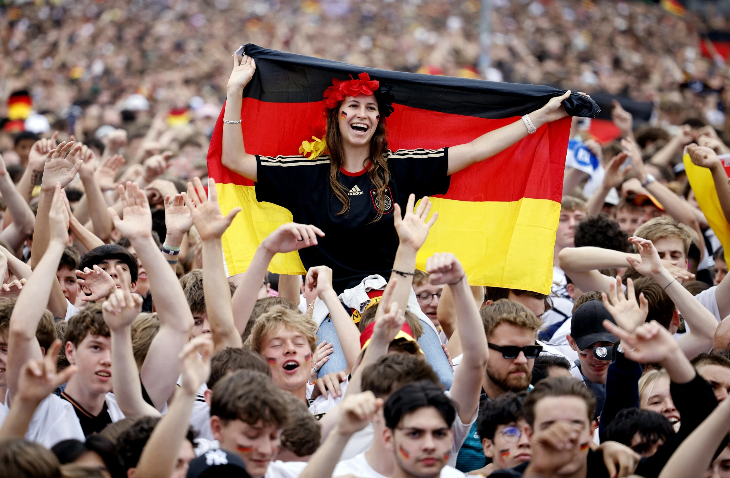 2024-07-05t155106z2100675384up1ek751813iwrtrmadp3soccer-euro-esp-ger-fans-17201950779881215846149.jpg