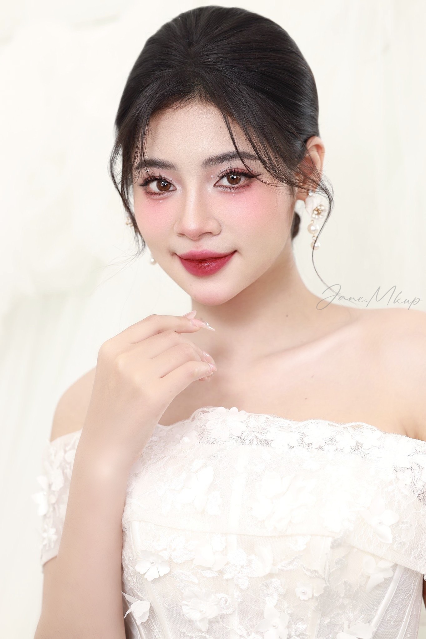 nghe-trang-diem-z5756094379115071a37de2a731d971e82eb6102f96df7-1724369322214104413755.jpg