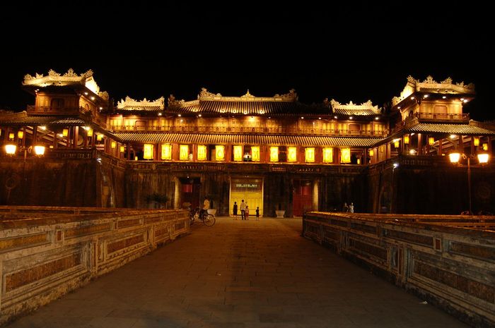 2473-co-do-hue-mo-cua-mien-phi-don-khach-dip-quoc-khanh-2-9-002_66d1cf3b6c9ad.jpg