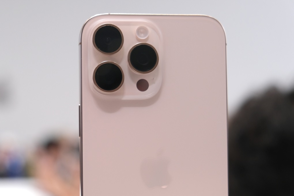 iPhone 16 Pro Max màu mới 'cháy hàng' sau ba phút tại Việt Nam
