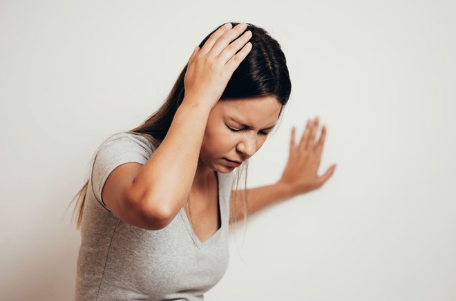 Có rất nhiều lý do khiến người trẻ tuổi mắc triệu chứng rối loạn tiền đình. Ảnh: Pixabay