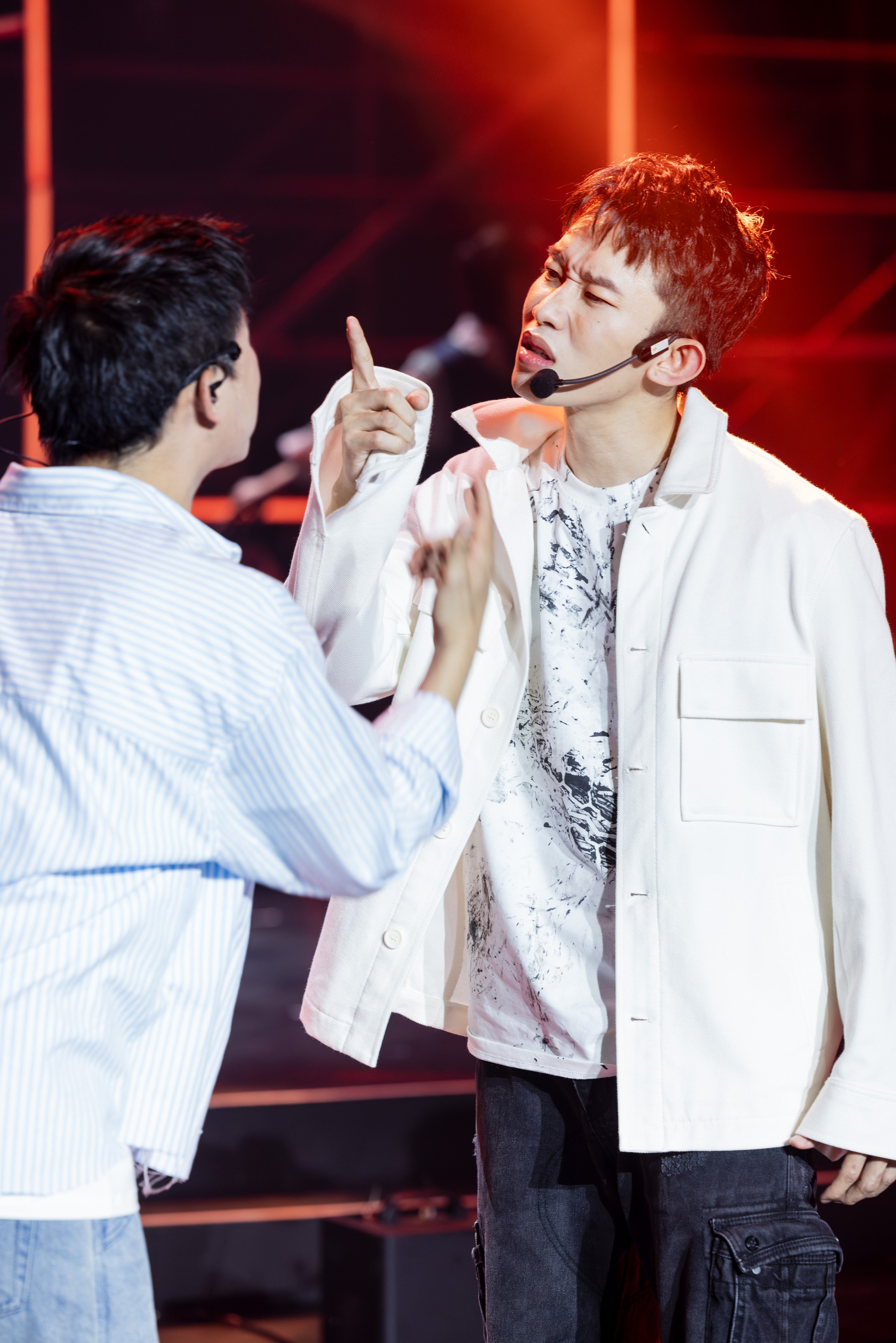 2513-nsnd-tu-long-bat-luc-nhin-4-anh-tai-bi-loai-trong-cong-dien-4-001_66ddb69aa520c.jpg