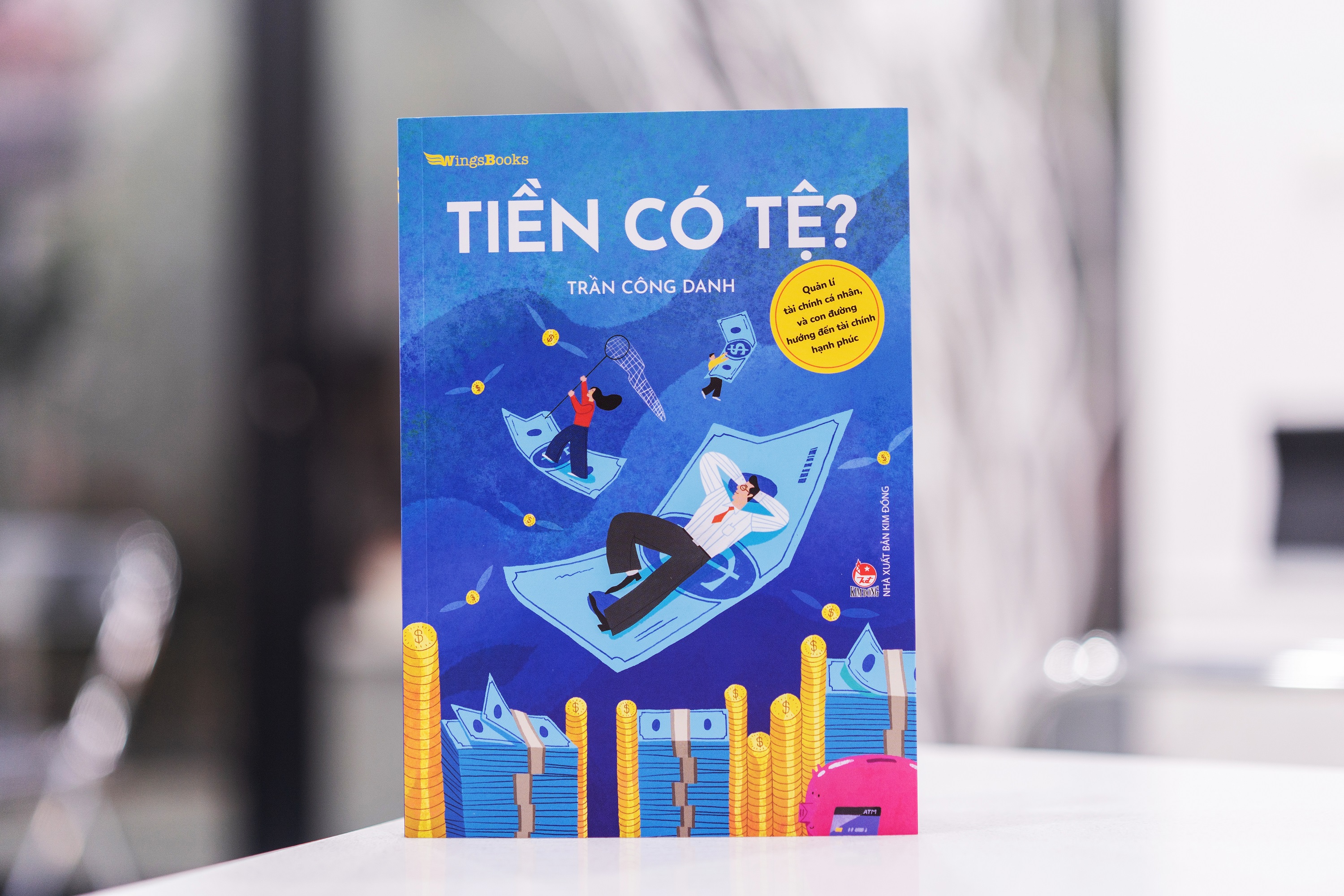 Ra mắt cuốn sách 'Tiền có tệ?