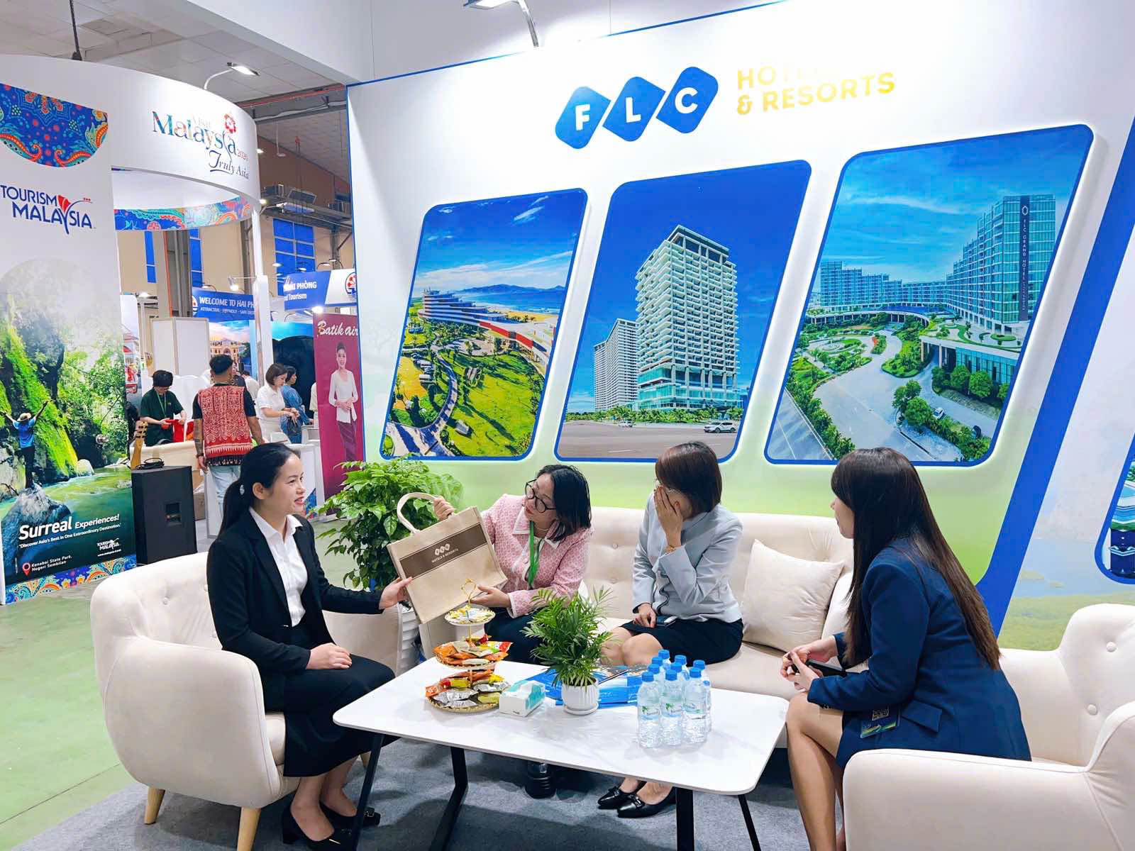 FLC Hotels & Resorts ghi dấu ấn tại VITM 2025 với loạt ưu đãi nghỉ dưỡng hấp dẫn dành riêng cho mùa hè