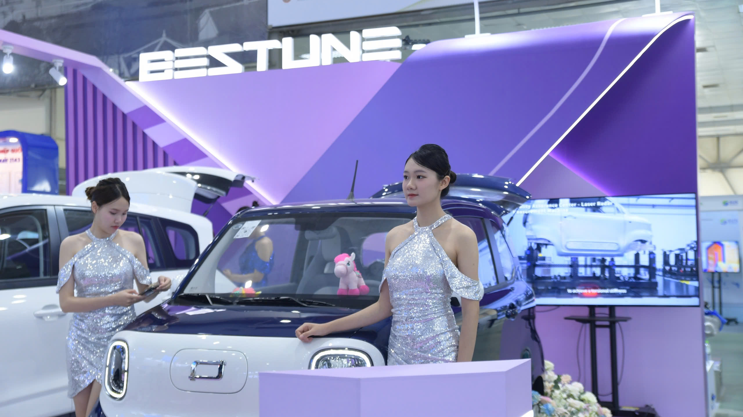 Xe ô tô điện mini Trung Quốc đổ bộ thị trường Việt Nam giá dự kiến 199 triệu đồng