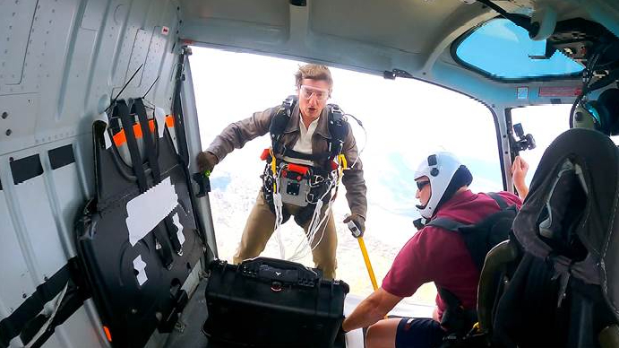 Choáng với pha mạo hiểm cực độ của Tom Cruise trong Nhiệm Vụ: Bất Khả thi – Nghiệp Báo cuối cùng: Nhảy dù từ độ cao 3000 mét!