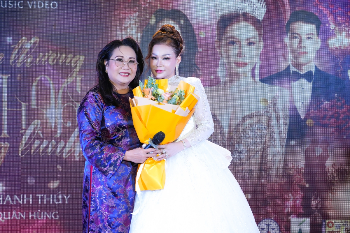 3040-hoa-hau-thanh-thuy-con-thuong-sac-hoa-chung-tinh33_68ad9c49279fb.jpg