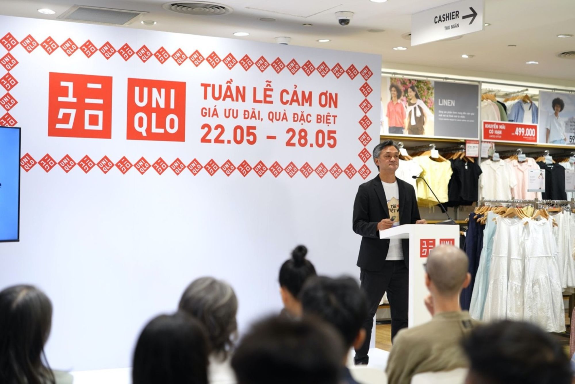 Ông Akiyama Naoki, Tổng Giám đốc UNIQLO Việt Nam phát biểu tại sự kiện khởi động Tuần Lễ Cảm Ơn