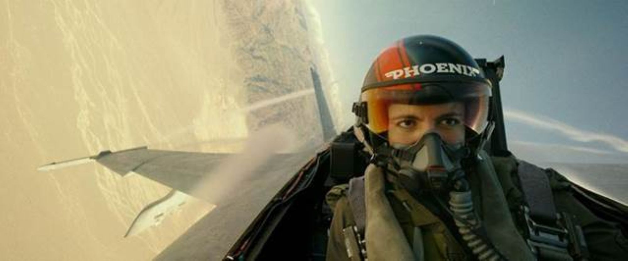 PHI CÔNG SIÊU ĐẲNG MAVERICK xoay quanh cuộc đời của Pete “Maverick” Mitchell
