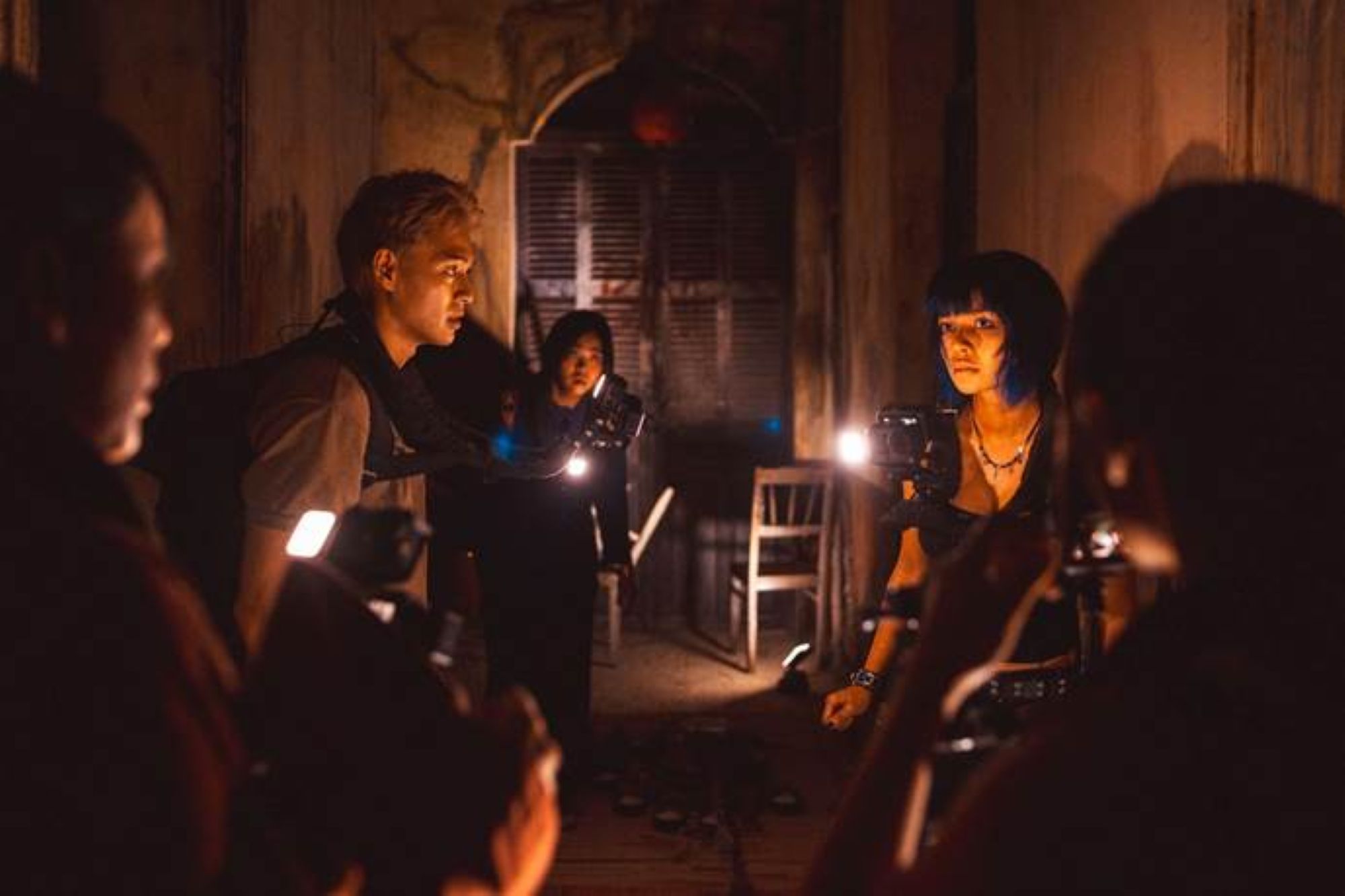 Phim kinh dị ‘Lầu chú Hỏa’ sử dụng phong cách làm phim found footage mời gọi khán giả bước vào nghi lễ gọi hồn ám ảnh trên màn ảnh Việt tháng 6