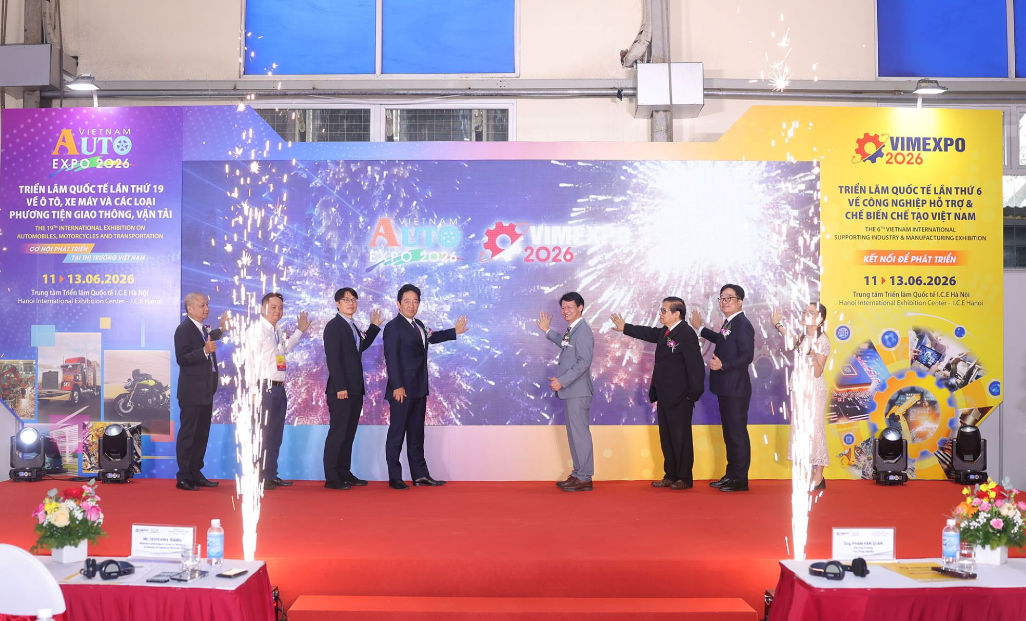 Các đai biểu dự lễ khai mạc triển lãm  VimExpo và Vietnam AutoExpo 2026 tại trung tâm ICE.