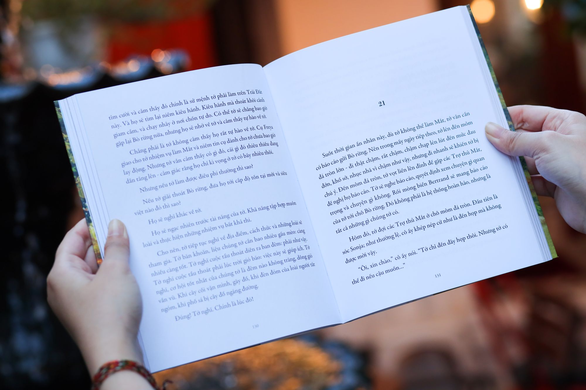 “Mắt và nhiệm vụ bất khả thi” gây ấn tượng bởi giọng kể ngôi thứ nhất đầy cá tính.