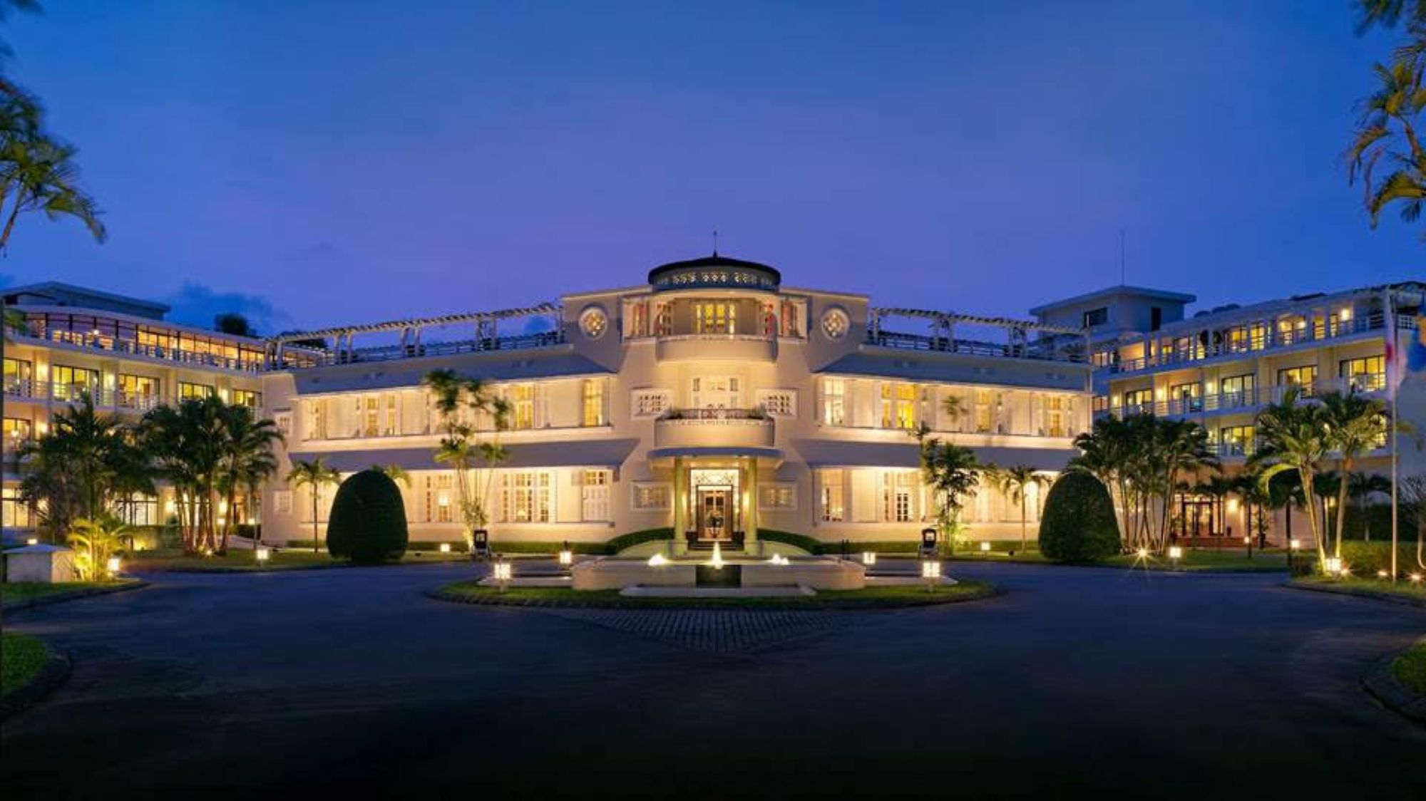  Azerai La Residence Huế giành vị trí thứ 6 trong Top 10 “Khách sạn Tốt nhất tại các Thành phố vừa và nhỏ của Việt Nam”.
