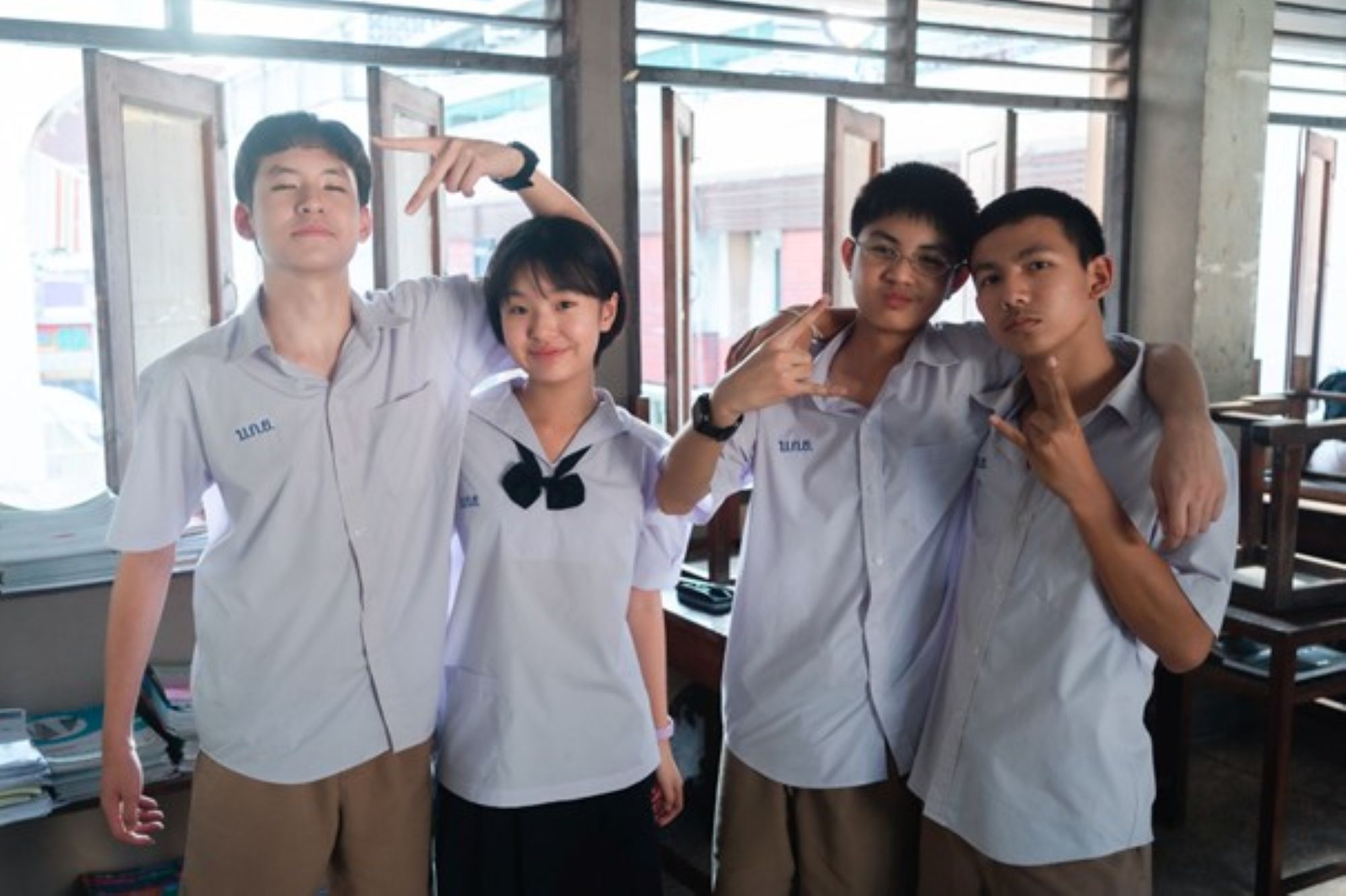 Neen (thứ 2 bên trái) có ngoại hình đáng yêu, tươi sáng
