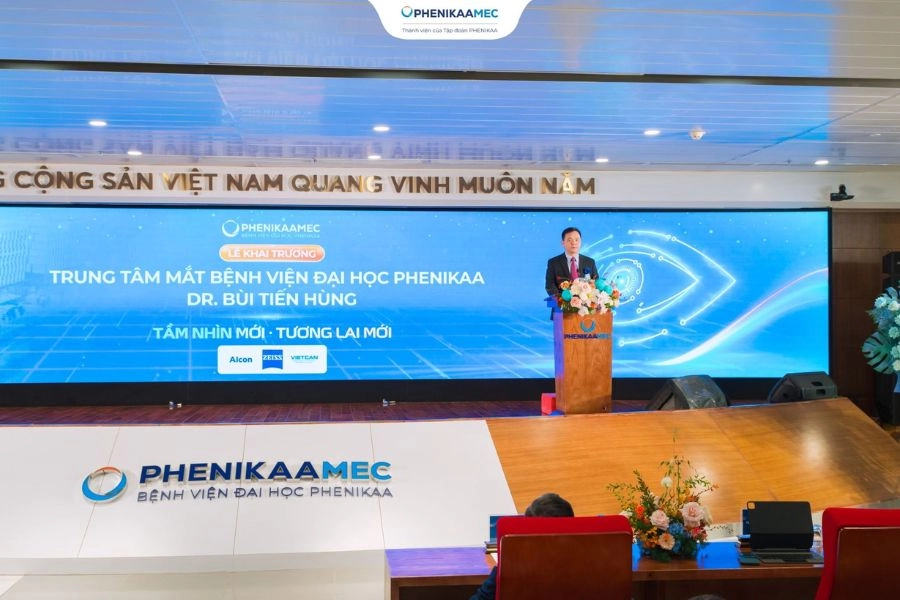 8136b7ff-728d-48be-bbbf-ec5cd9aad3e6-khai-truong-trung-tam-mat-benh-vien-dai-hoc-phenikaa-dr-bui-tien-hung-2.webp