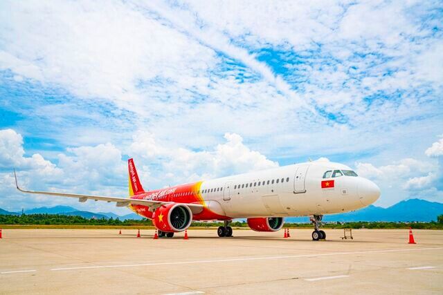 40-tau-bay-vietjet-1650980793051475015739.jpg