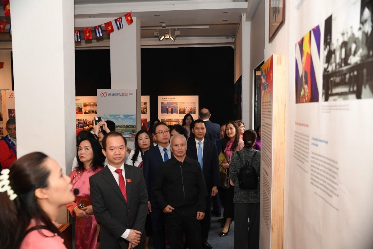 Triển lãm “Nghĩa tình thủy chung” thắt chặt tình hữu nghị Việt Nam - Cuba