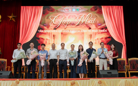Khoa Kinh tế phát triển Trường Đại học kinh tế (ĐHQGHN) hướng nghiệp cho tân sinh viên