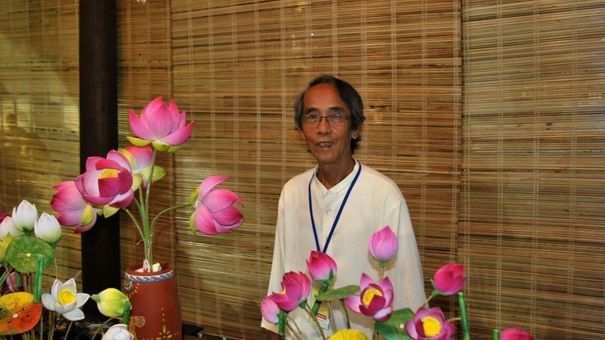 Người phục chế hoa sen giấy Thanh Tiên: 