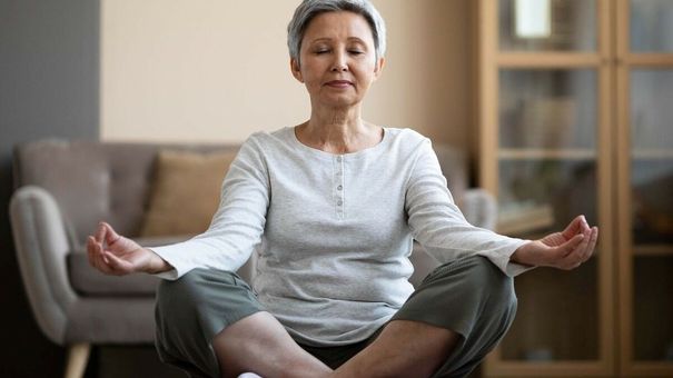 Cách giảm nhanh đau nhức xương khớp khi trời chuyển lạnh