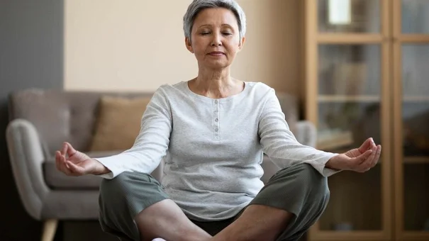 Cách giảm nhanh đau nhức xương khớp khi trời chuyển lạnh