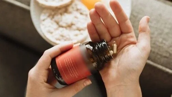 Dùng vitamin thay cơm liên tục, nam sinh bị suy kiệt nghiêm trọng