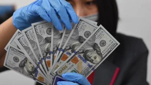 Tỷ giá USD hôm nay 17/10: Đồng đô la Mỹ giữ vững vị thế trú ẩn an toàn