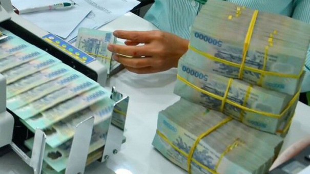 Lãi suất liên ngân hàng hạ nhiệt, NHTM tiếp tục tăng mạnh lãi suất huy động