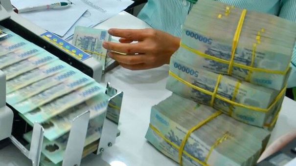 Lãi suất liên ngân hàng hạ nhiệt, NHTM tiếp tục tăng mạnh lãi suất huy động