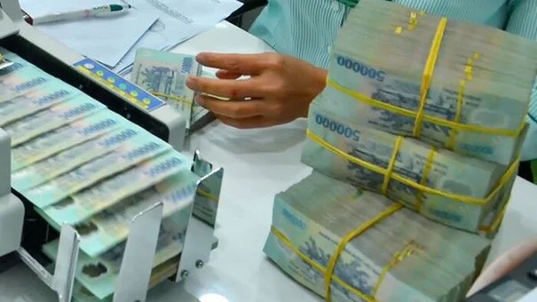 Lãi suất liên ngân hàng hạ nhiệt, NHTM tiếp tục tăng mạnh lãi suất huy động