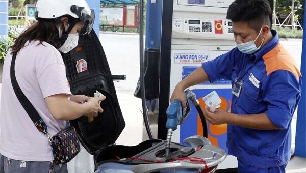 Giá xăng có thể giảm đến 1.200 đồng/lít vào kỳ điều chỉnh tới
