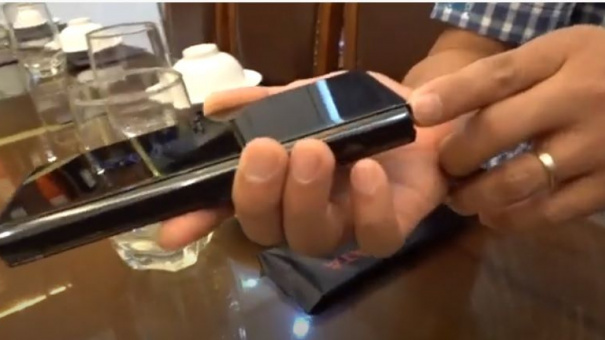Mua Samsung Galaxy Fold 2 giá 50 triệu đồng bị lỗi, khách hàng bức xúc vì không được bảo hành