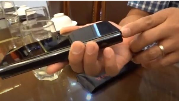 Mua Samsung Galaxy Fold 2 giá 50 triệu đồng bị lỗi, khách hàng bức xúc vì không được bảo hành