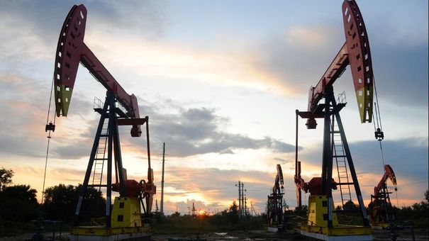Giá xăng dầu hôm nay 25/10: Không giữ được đà phục hồi, giá dầu giảm 2%
