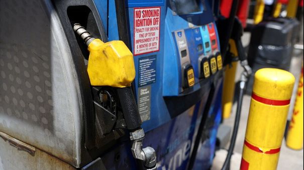 Giá xăng dầu hôm nay 26/10: Chìm trong sắc đỏ, dầu Brent còn 92 USD