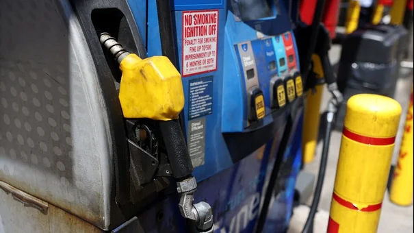 Giá xăng dầu hôm nay 26/10: Chìm trong sắc đỏ, dầu Brent còn 92 USD