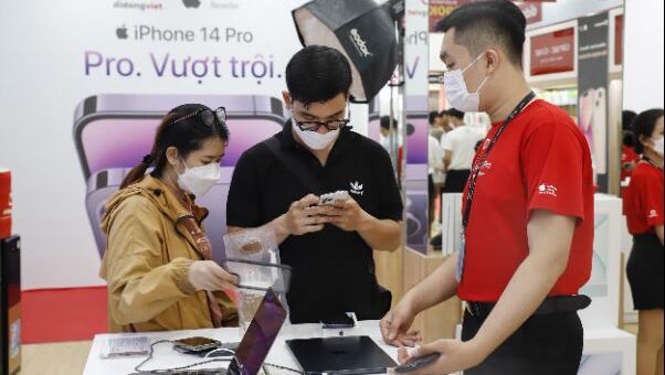 iPhone 14 và iPhone 14 Plus giảm đến 8 triệu đồng sau hơn 1 tuần lên kệ