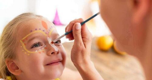 Cảnh báo đồ chơi hóa trang lễ hội halloween có thể gây hại đến sức khỏe trẻ nhỏ