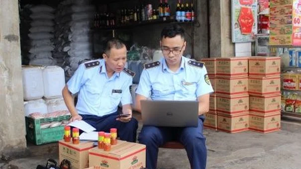 Thái Nguyên: Thu giữ hơn 3.400 lọ sa tế giả mạo nhãn hiệu Thuận Phát