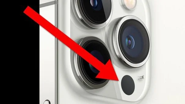 Chấm đen trên mặt sau iPhone dùng để làm gì?