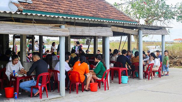 Quán ốc ở Huế bán hơn 100 kg mỗi ngày