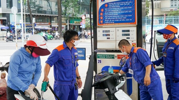 Giá bán lẻ xăng dầu tiếp tục tăng